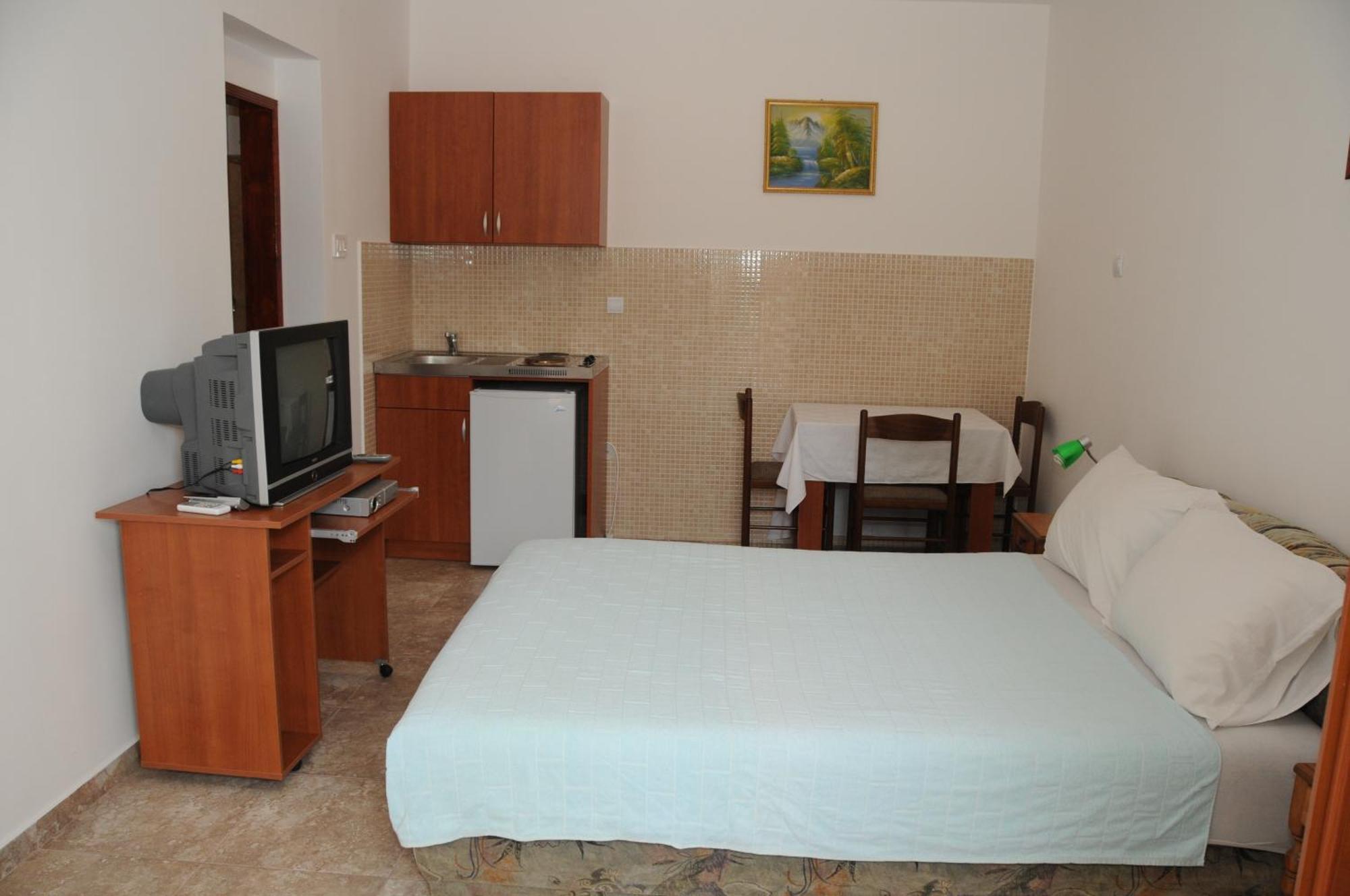 Apartments Dragisic Sveti Stefan Bilik gambar