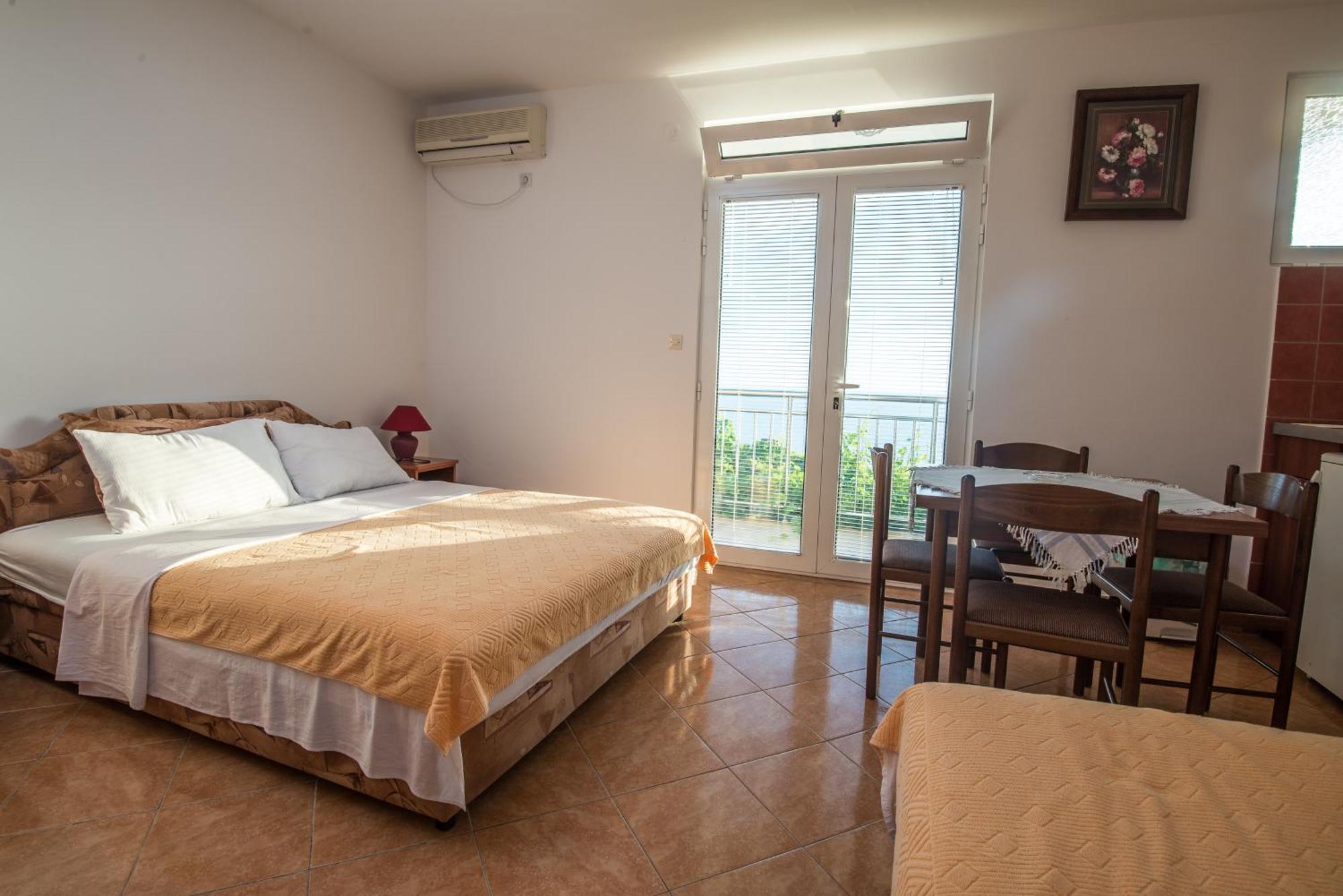 Apartments Dragisic Sveti Stefan Bilik gambar